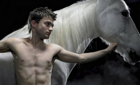 583039-daniel-radcliffe-v-predstaveni-equus.jpg